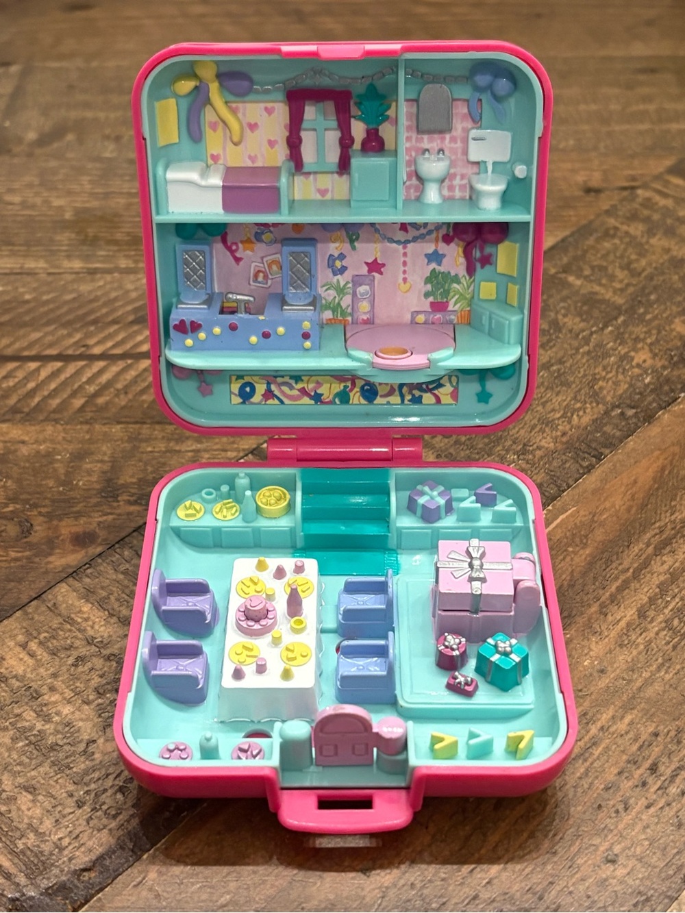 Vintage 1989 Bluebird Polly Pocket Playset- Party Time Surprise (1 figure)